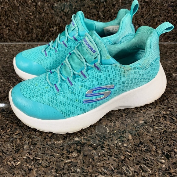 skechers foam tennis shoes